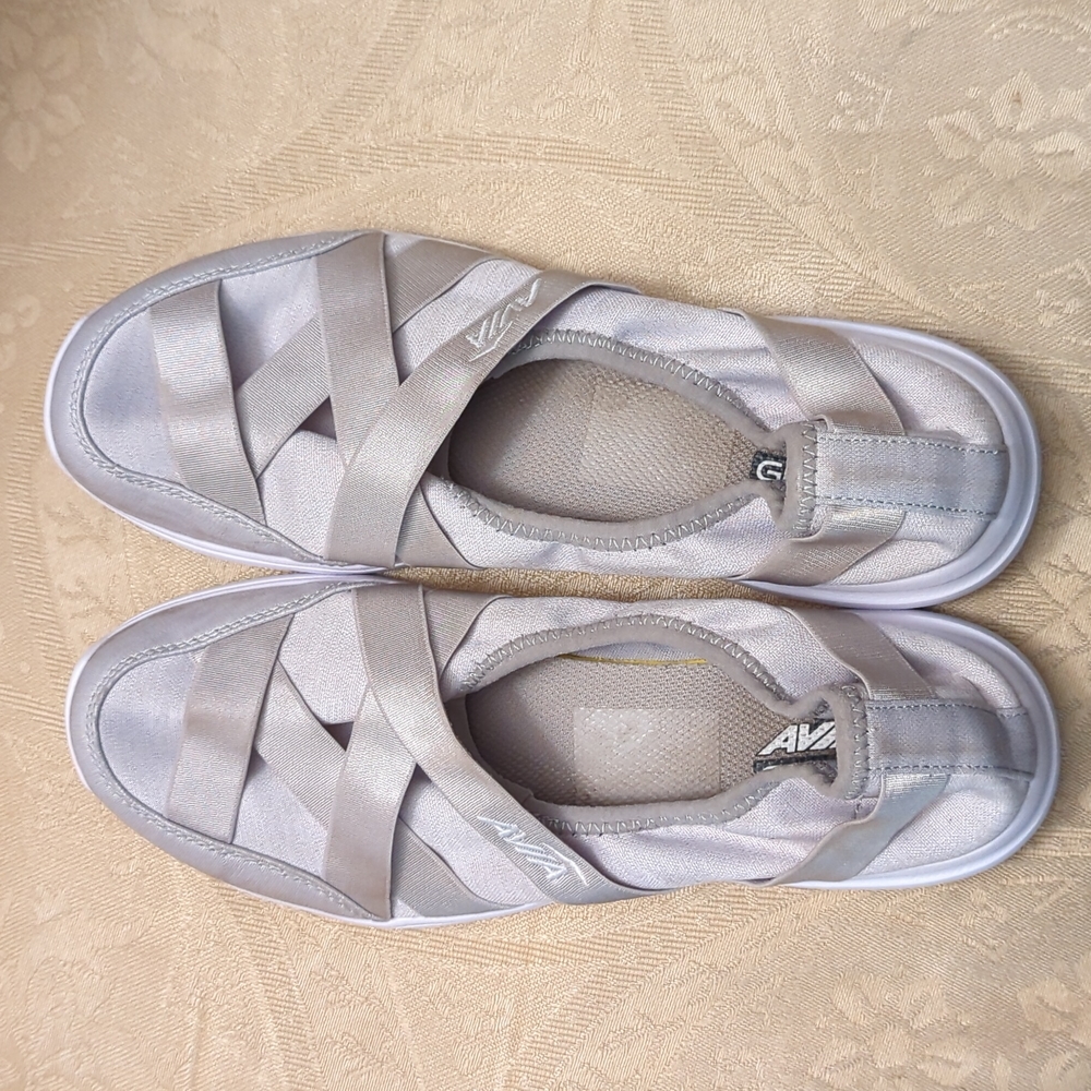 Women's 9 Avia Avi-Aura Walking Shoes